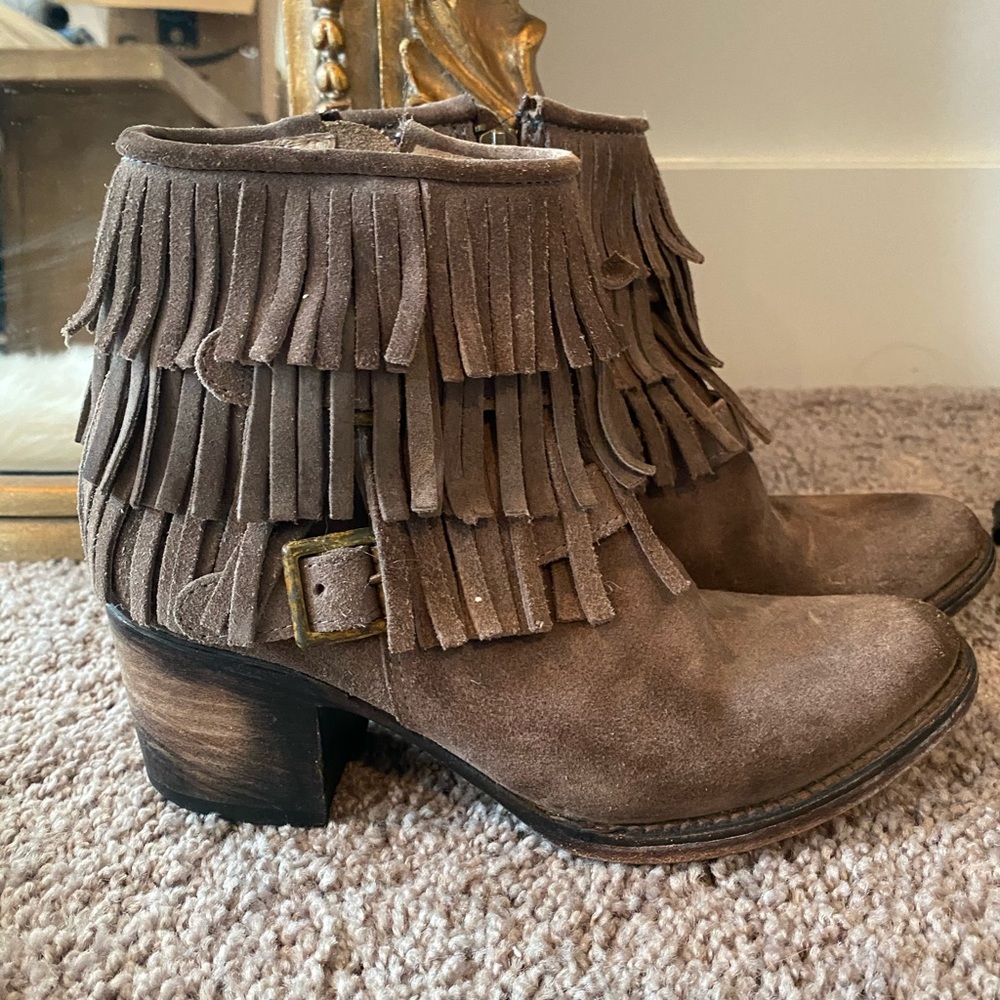 Freebird by Steven BELLE fringe suede boot